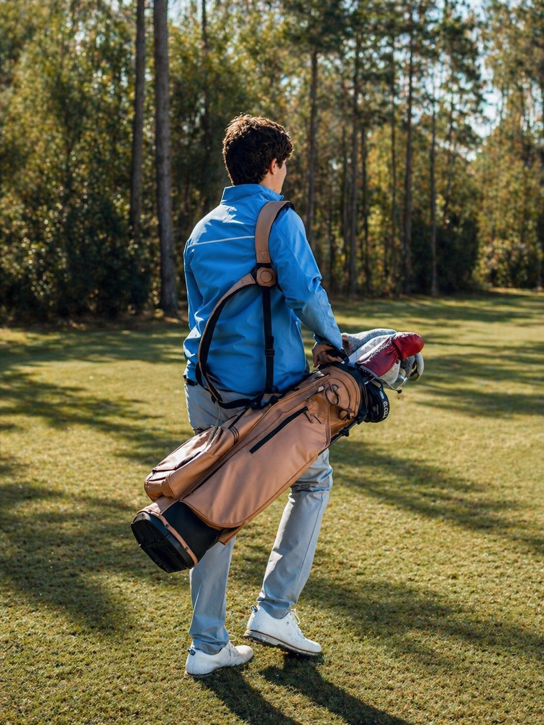 Jack Zeder walking the fairway with his bag